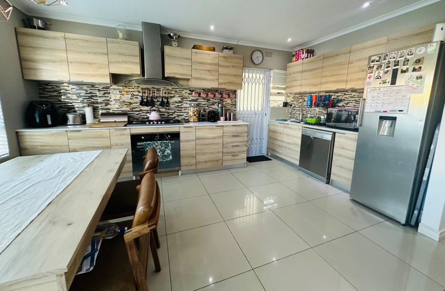 3 Bedroom Property for Sale in Sonstraal Heights Western Cape